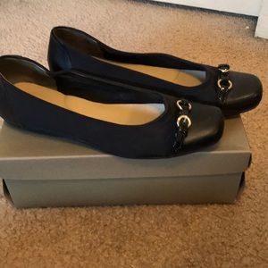 Easy Spirit Flat Shoe